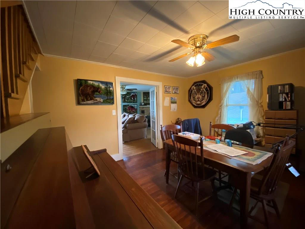 Image number 8 for the current listing