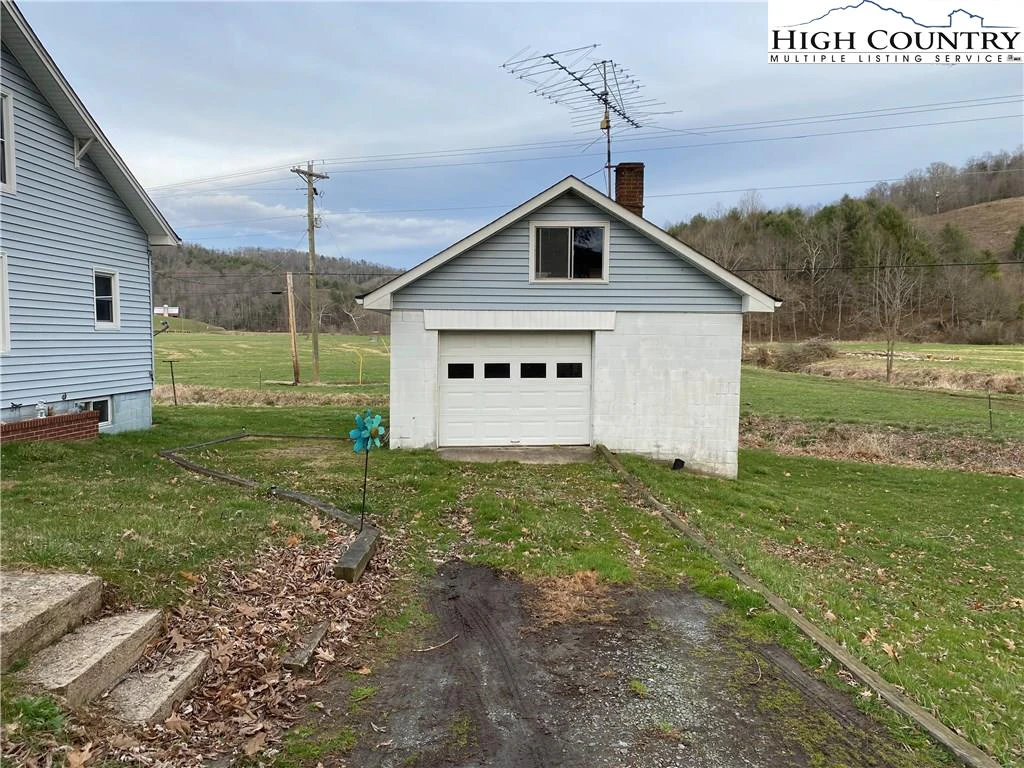 Image number 12 for the current listing