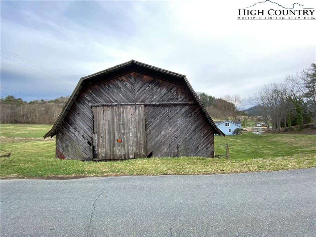 Image number 14 for the current listing