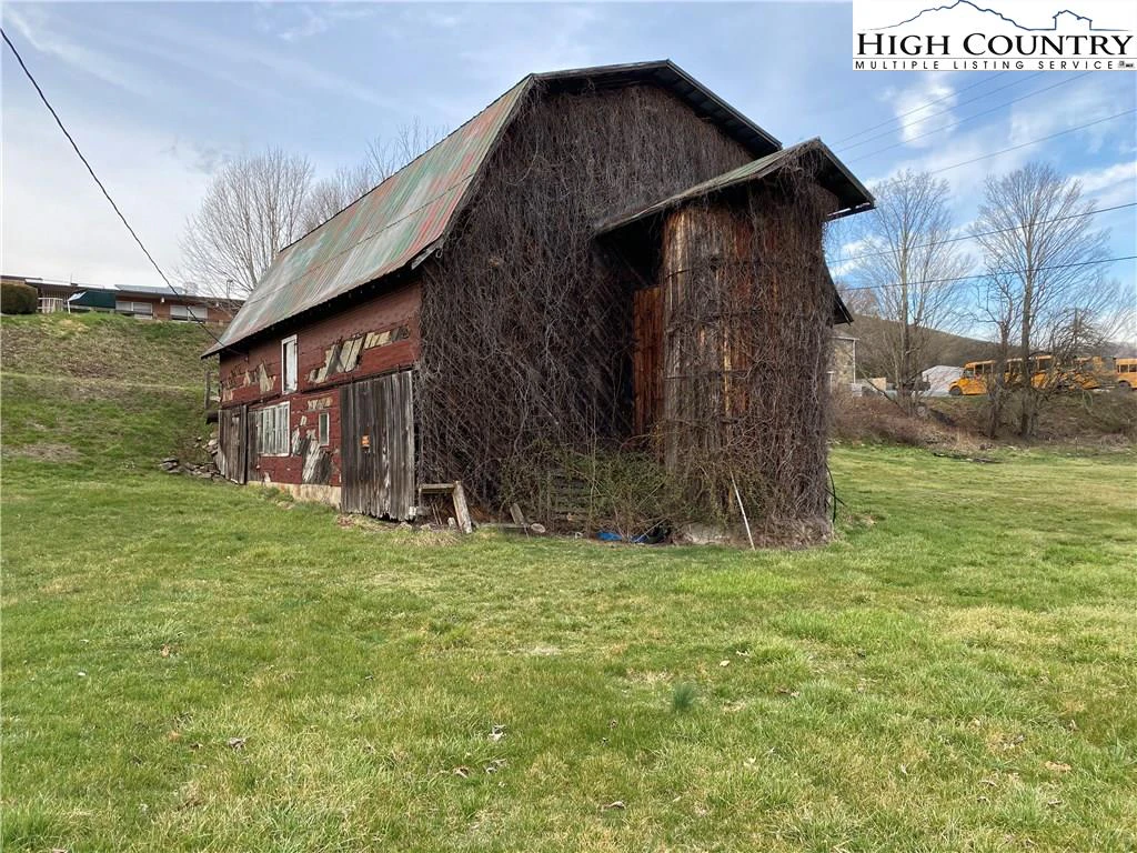 Image number 17 for the current listing