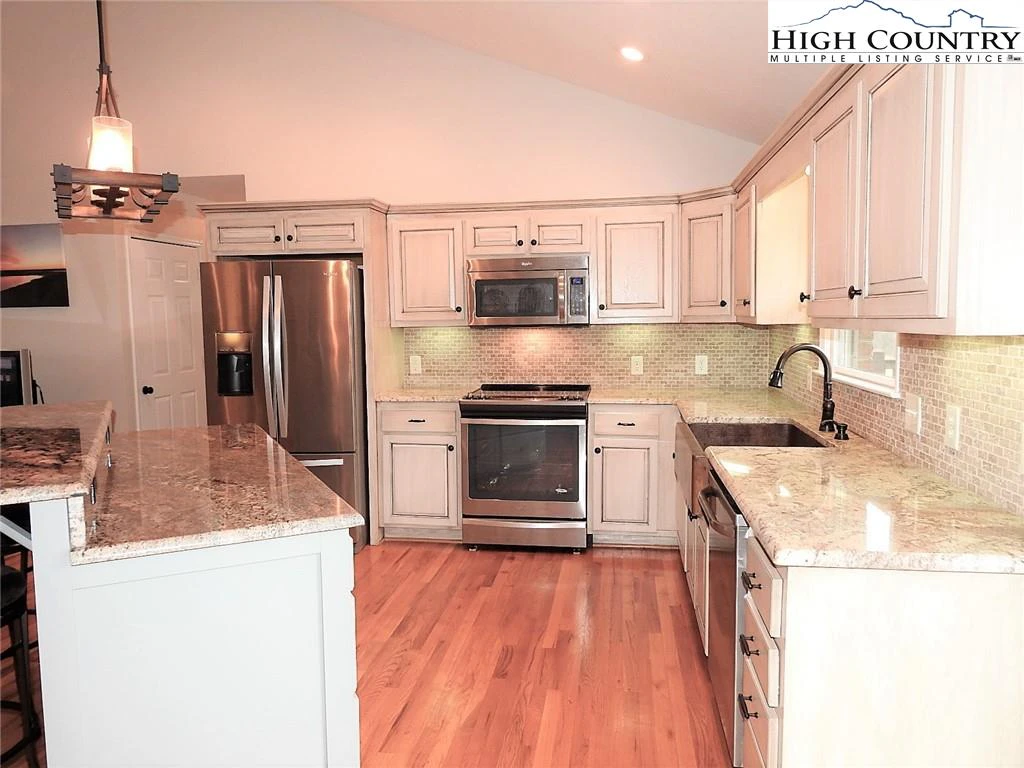 Image number 2 for the current listing