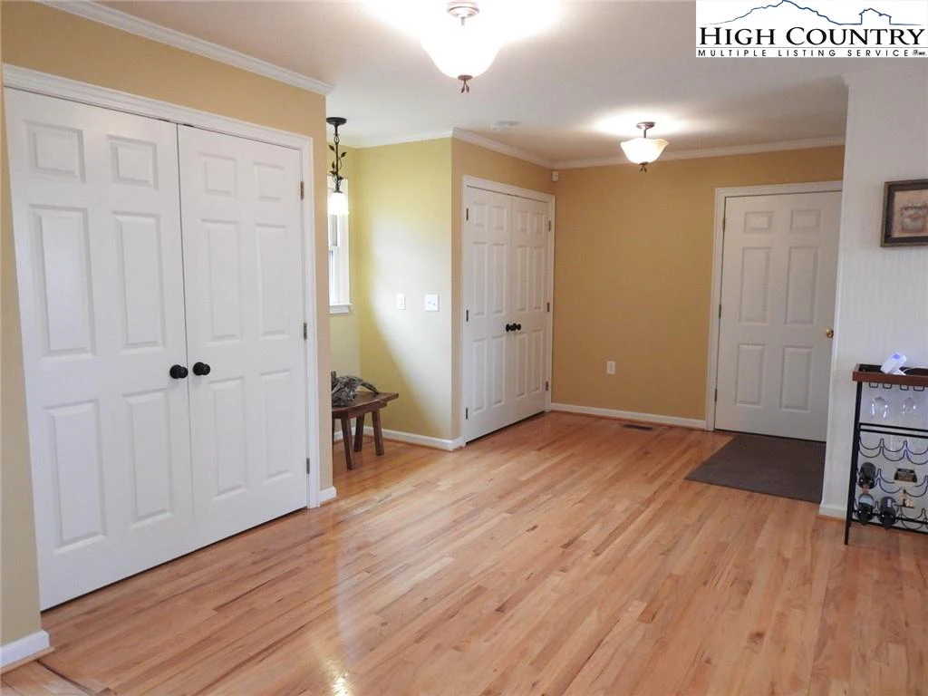 Image number 12 for the current listing