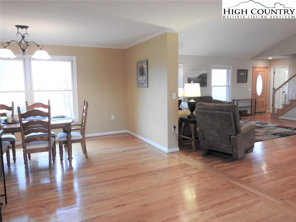 Image number 10 for the current listing