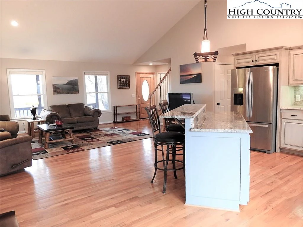 Image number 9 for the current listing