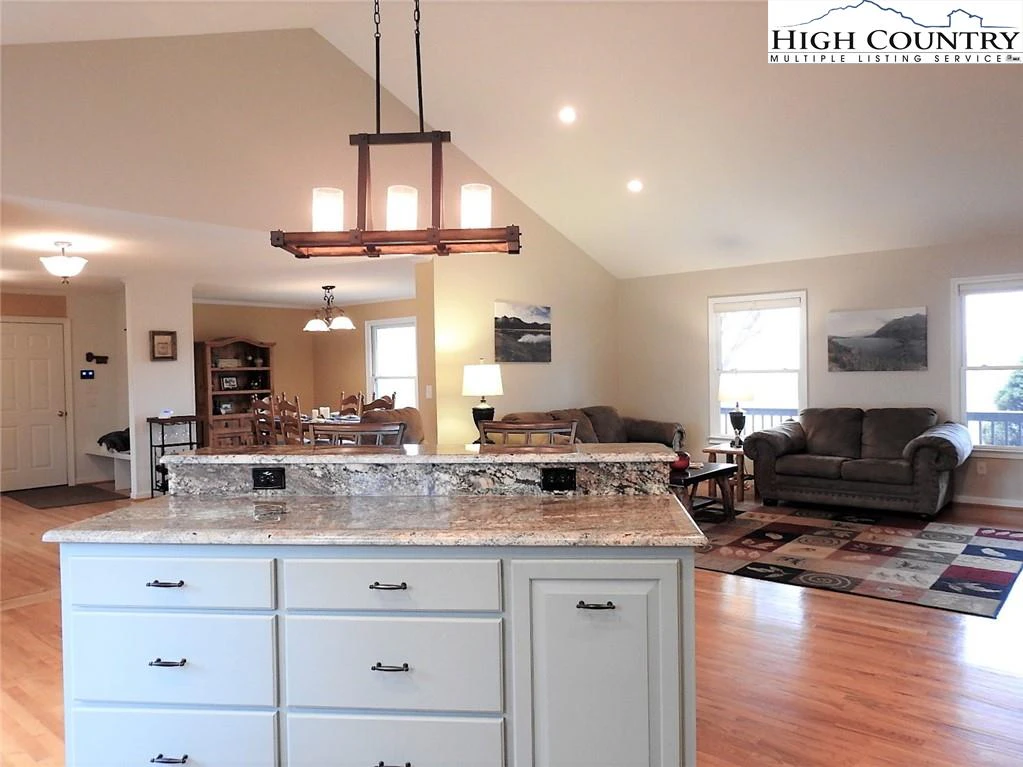 Image number 8 for the current listing