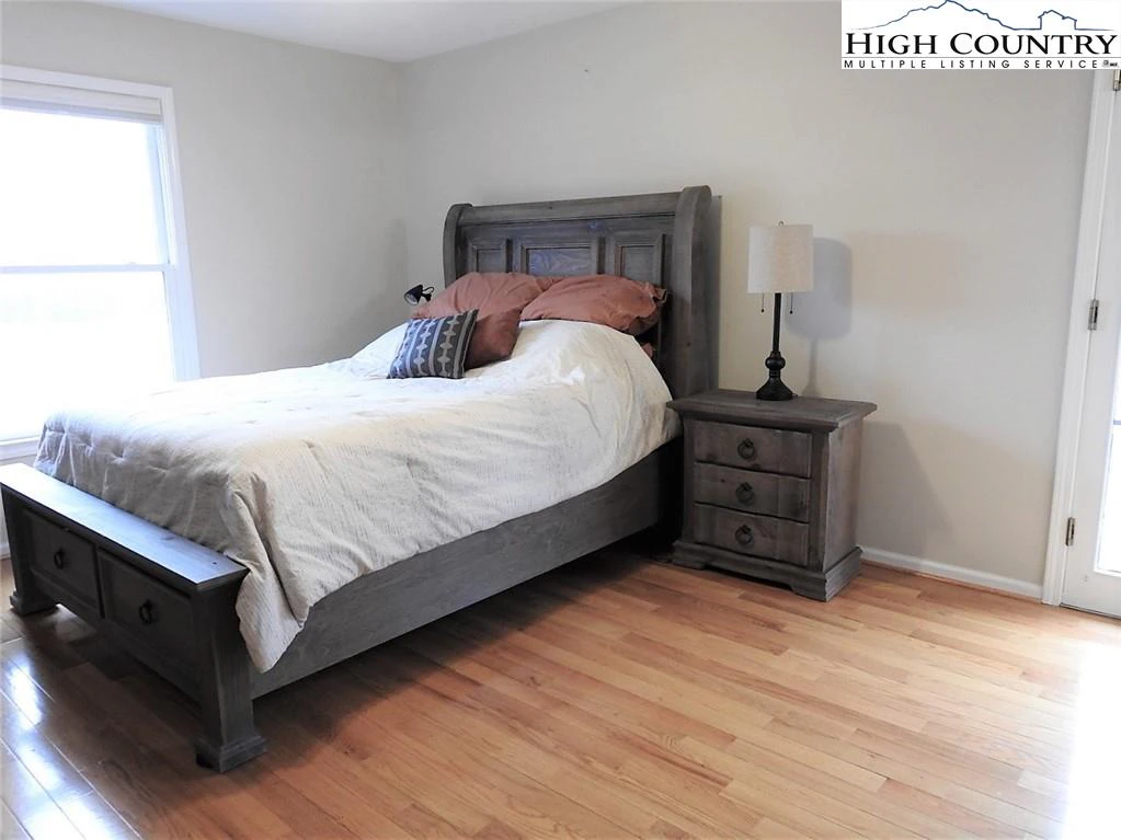 Image number 7 for the current listing