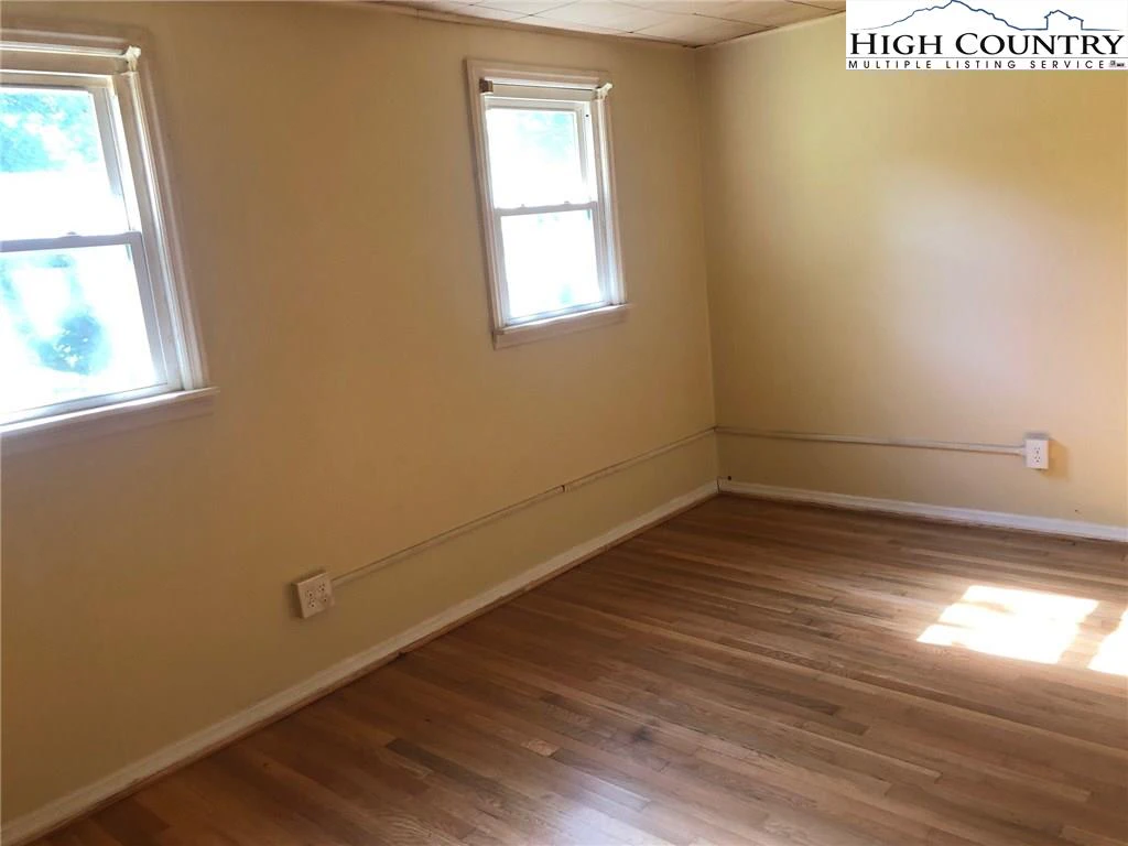 Image number 2 for the current listing