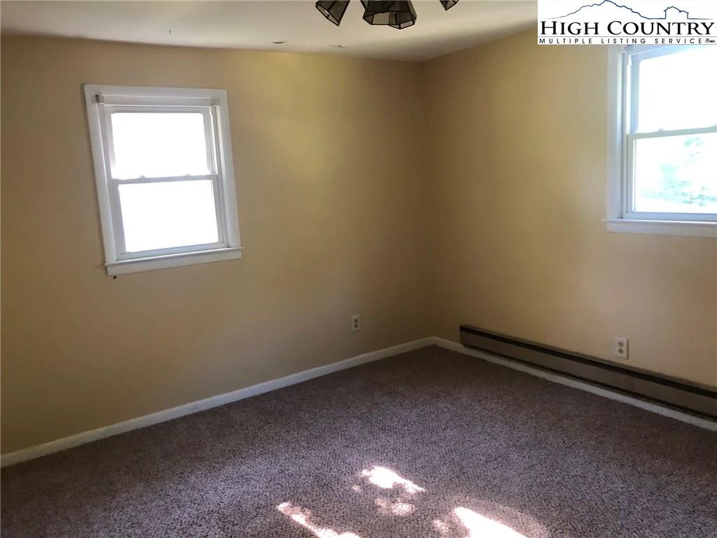 Image number 13 for the current listing