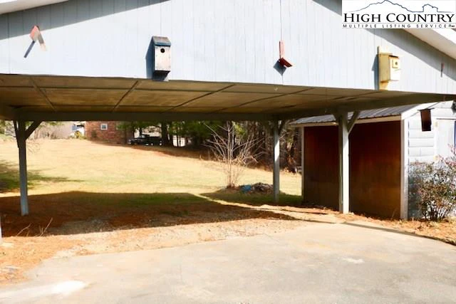 Image number 4 for the current listing