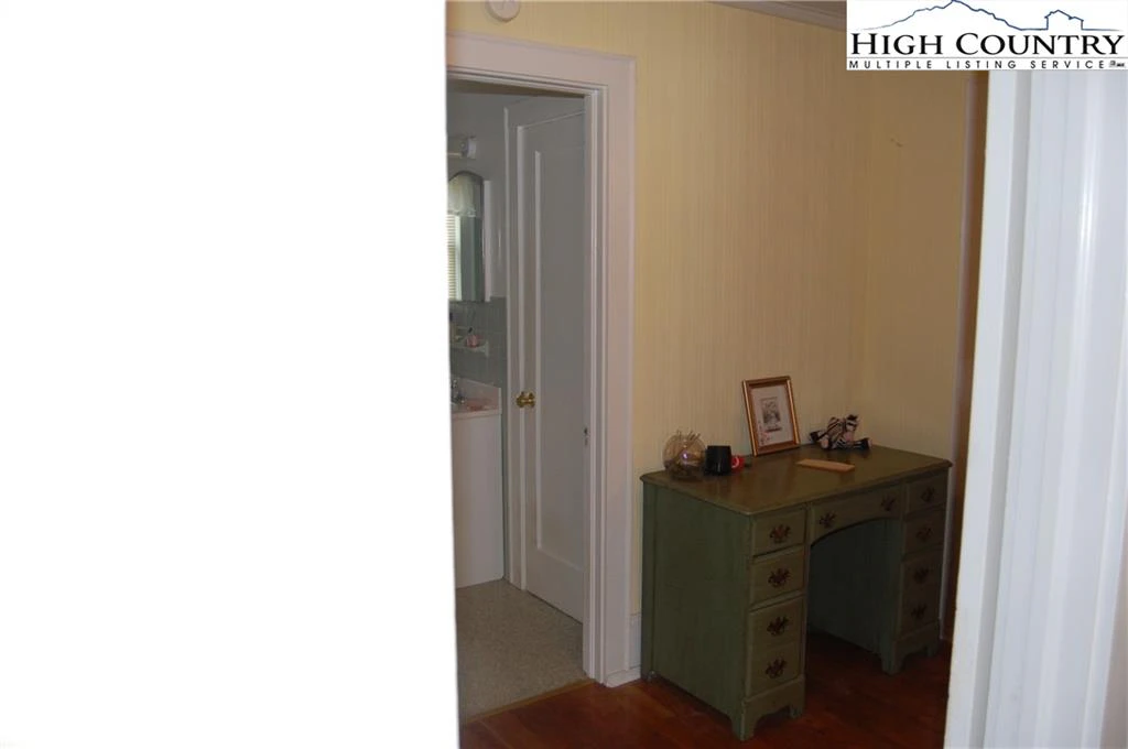 Image number 12 for the current listing