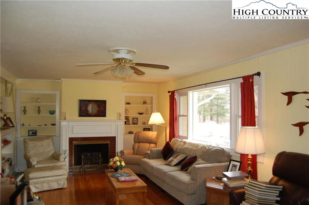 Image number 3 for the current listing