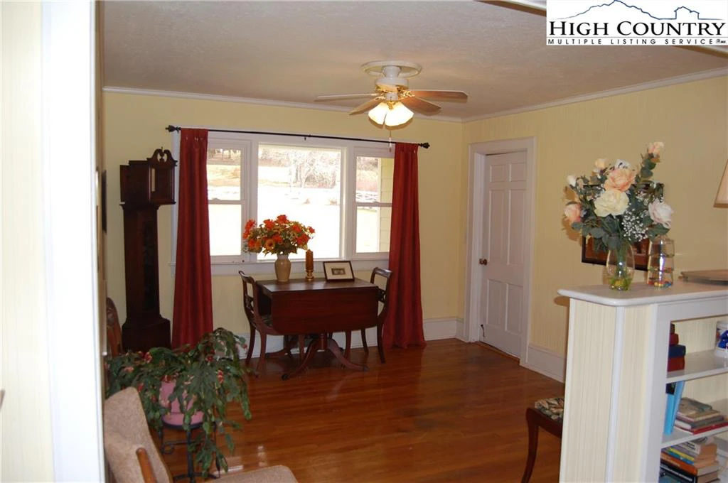 Image number 5 for the current listing