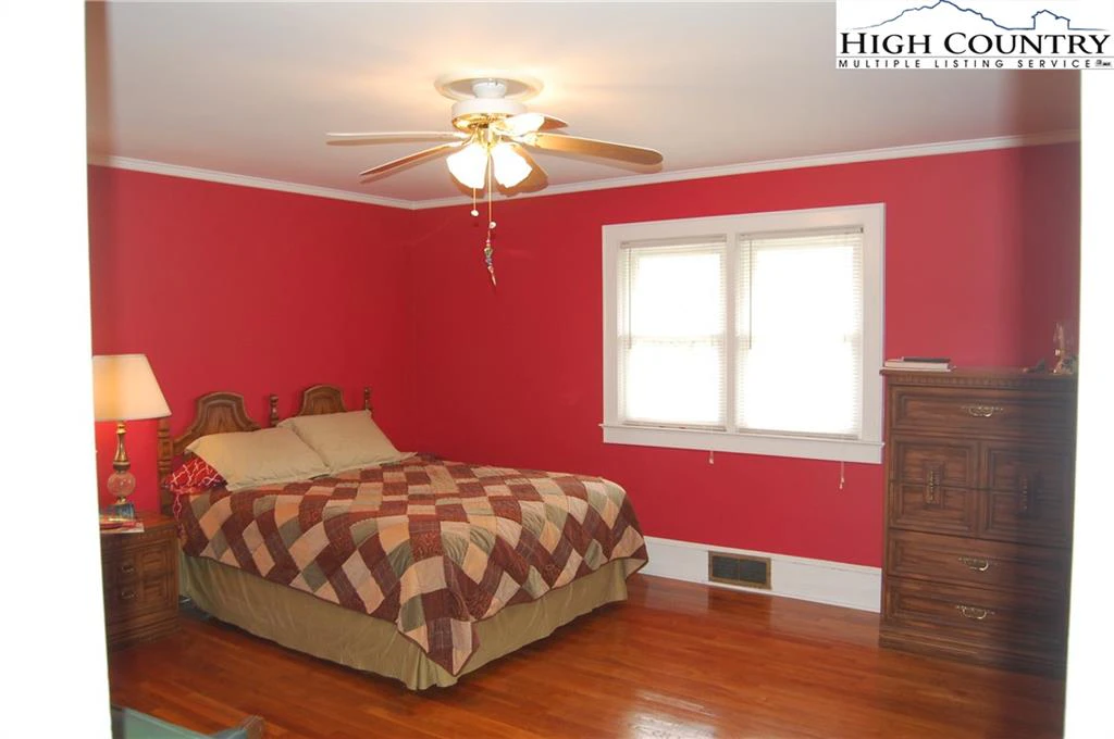 Image number 7 for the current listing