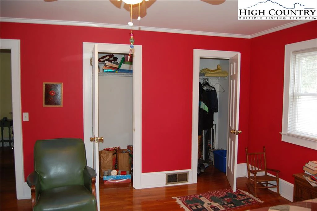 Image number 8 for the current listing