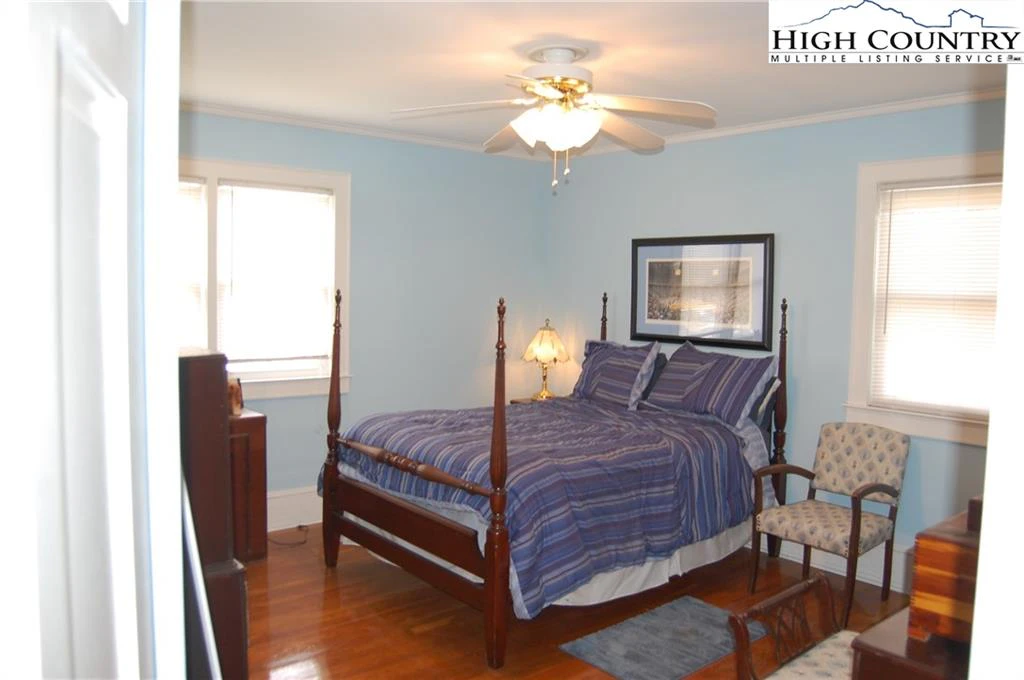 Image number 9 for the current listing