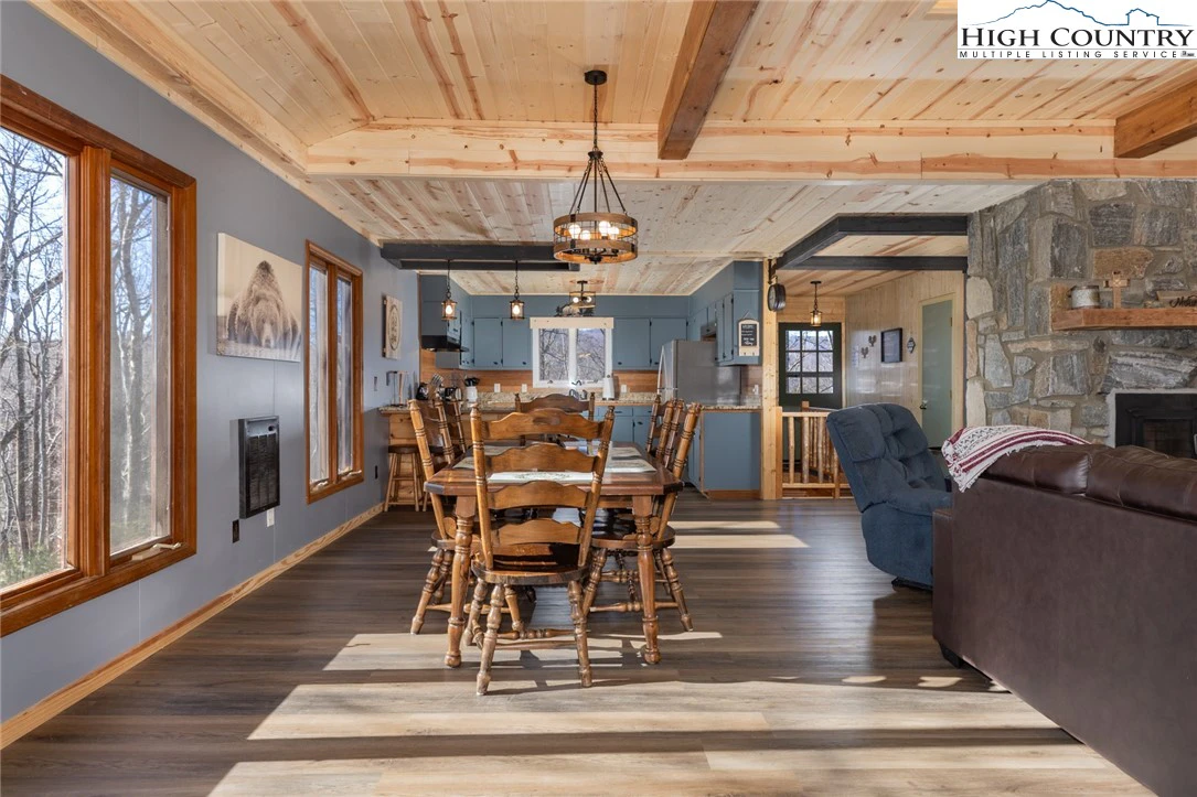 Image number 11 for the current listing