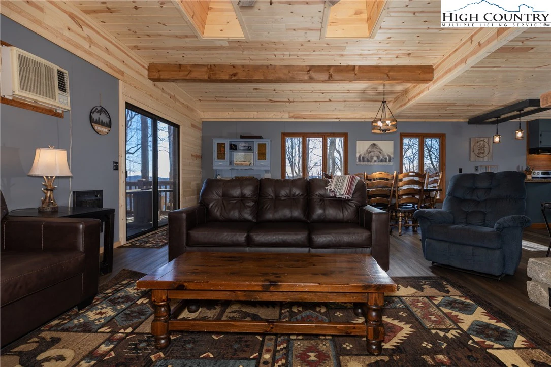 Image number 4 for the current listing