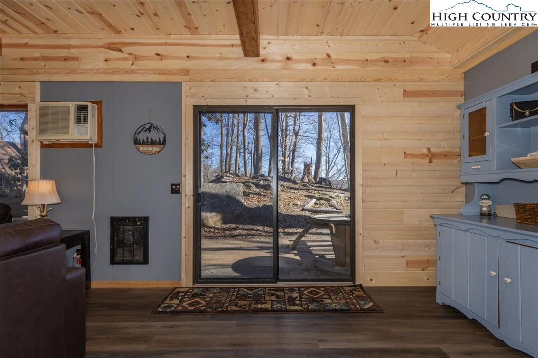 Image number 7 for the current listing