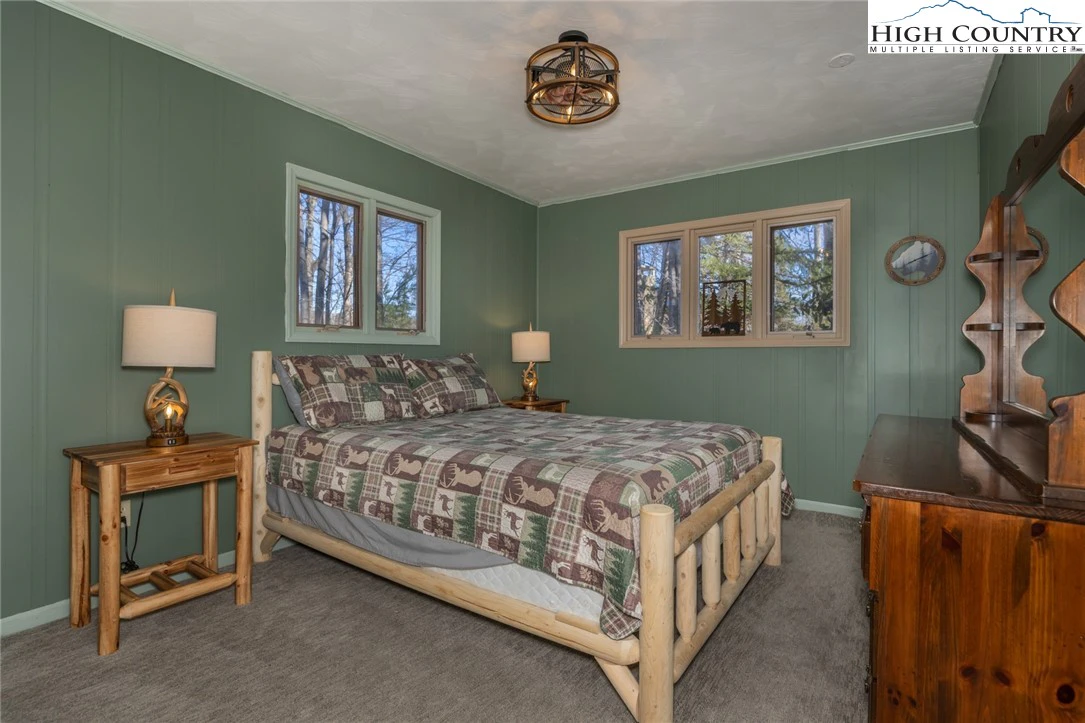 Image number 9 for the current listing
