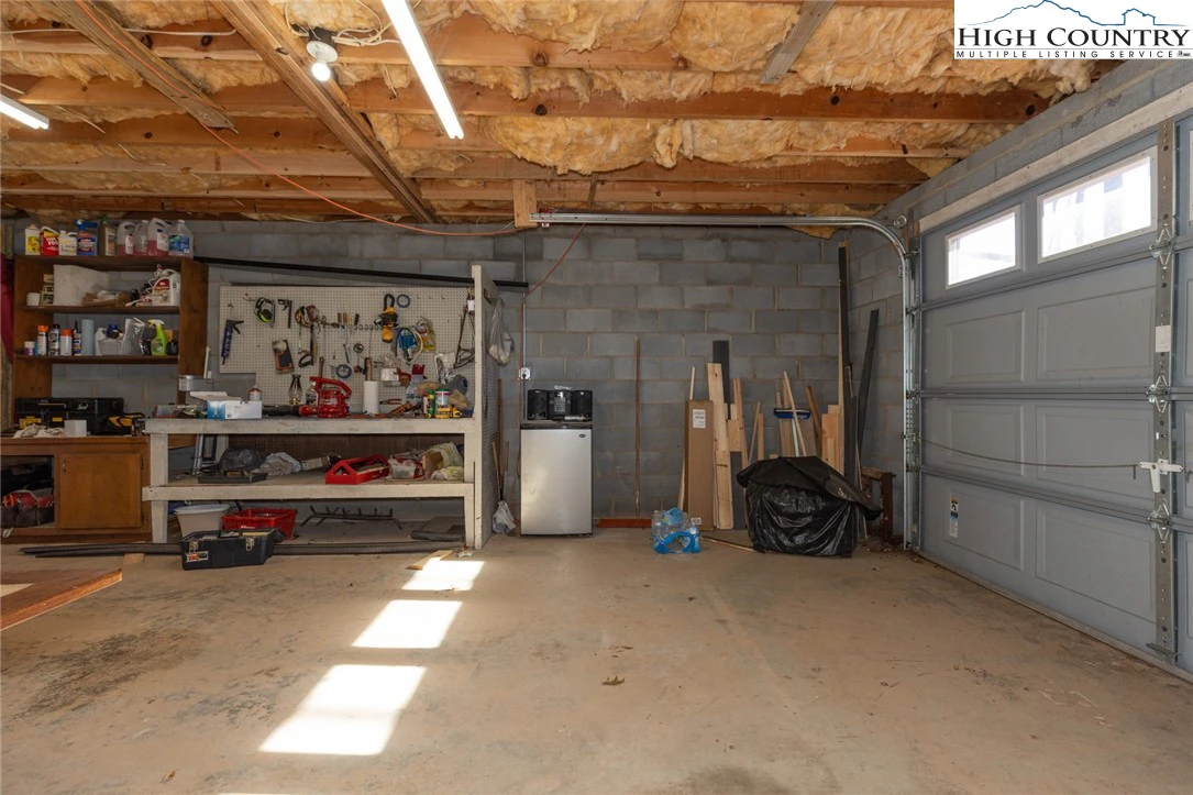 Image number 15 for the current listing