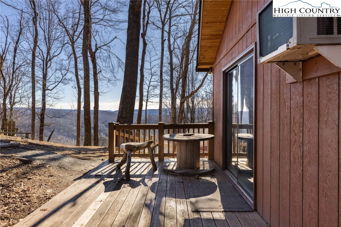 Image number 17 for the current listing