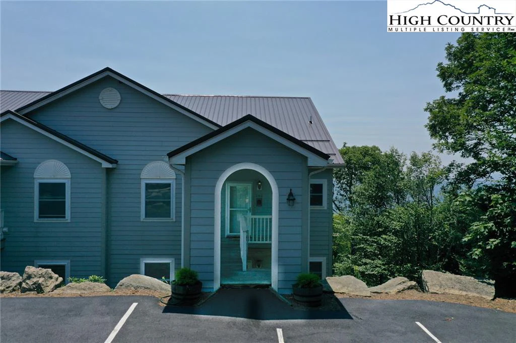 Image number 1 for the current listing