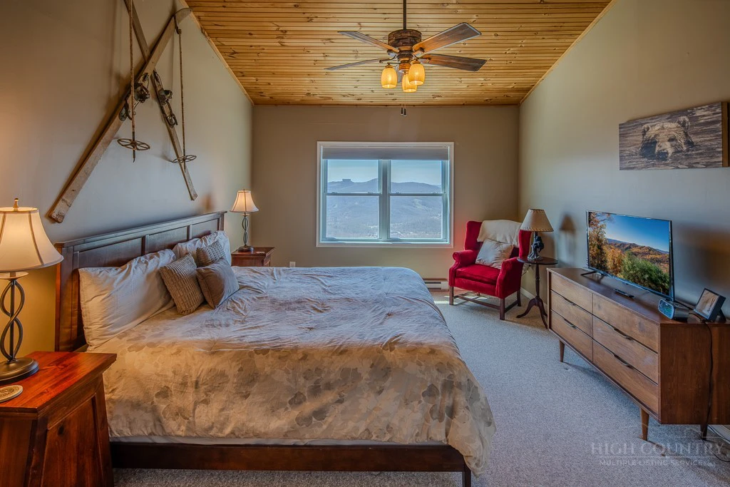 Image number 3 for the current listing