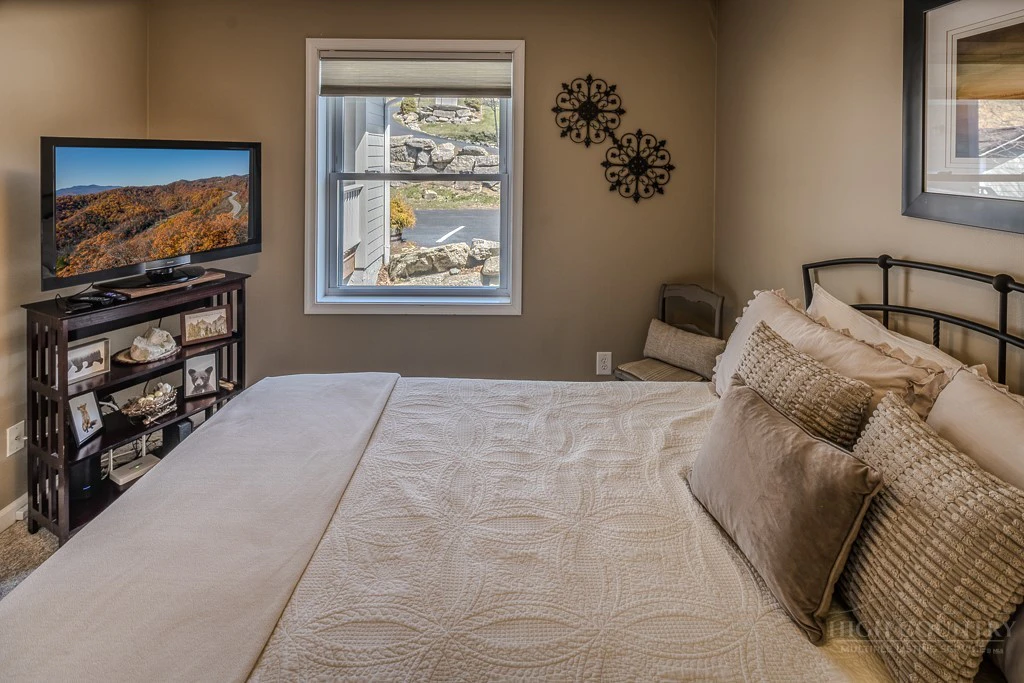 Image number 2 for the current listing