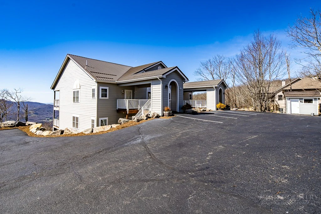 Image number 18 for the current listing