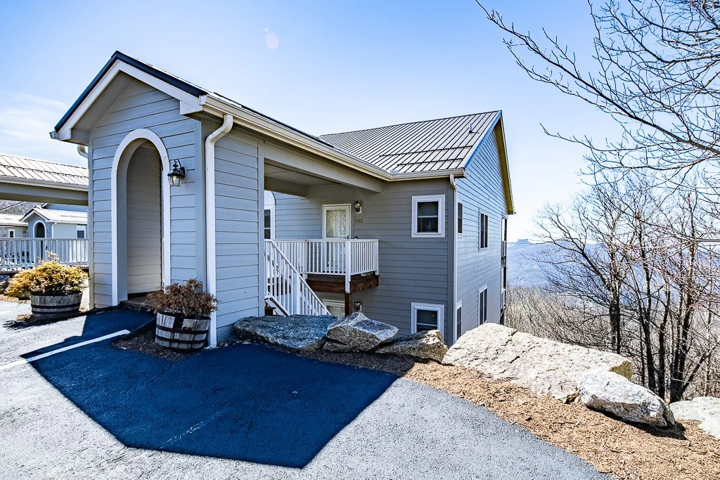 Image number 19 for the current listing