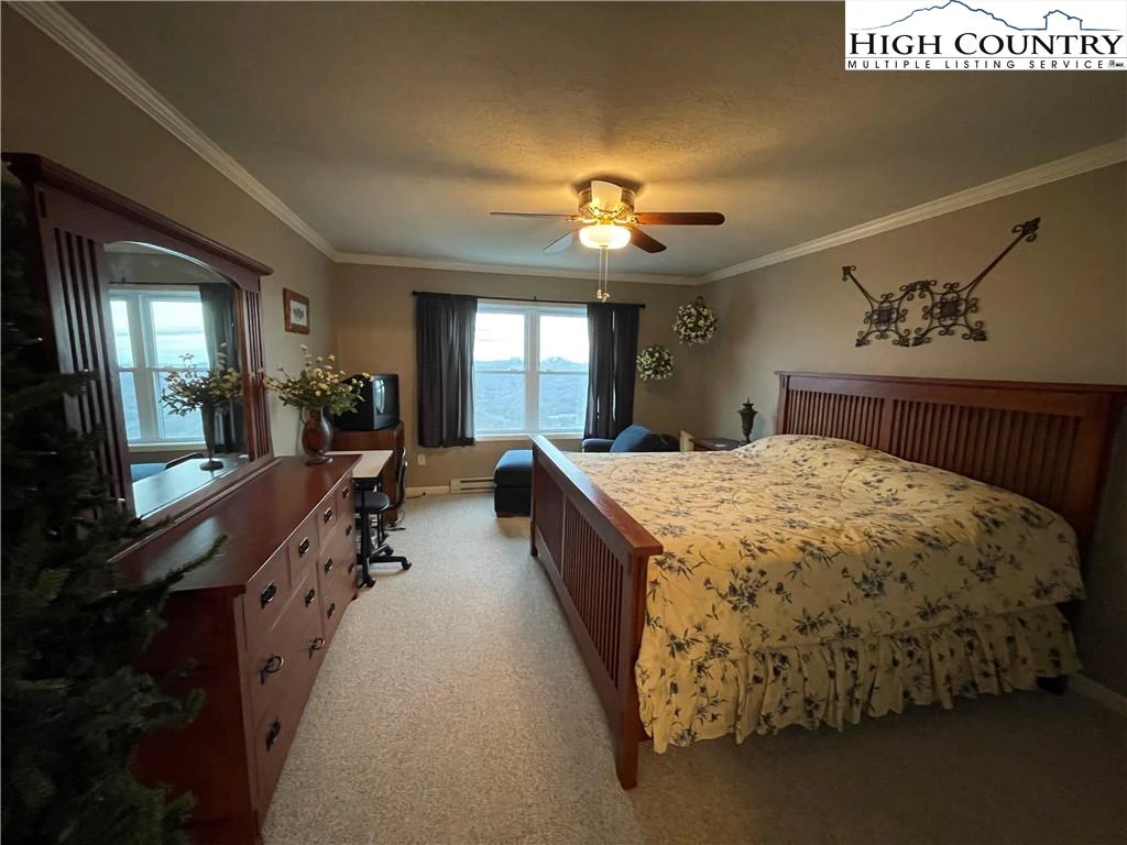 Image number 9 for the current listing