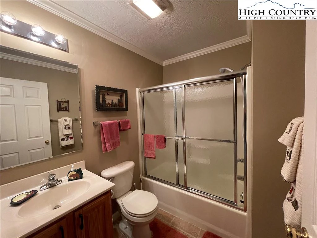 Image number 5 for the current listing