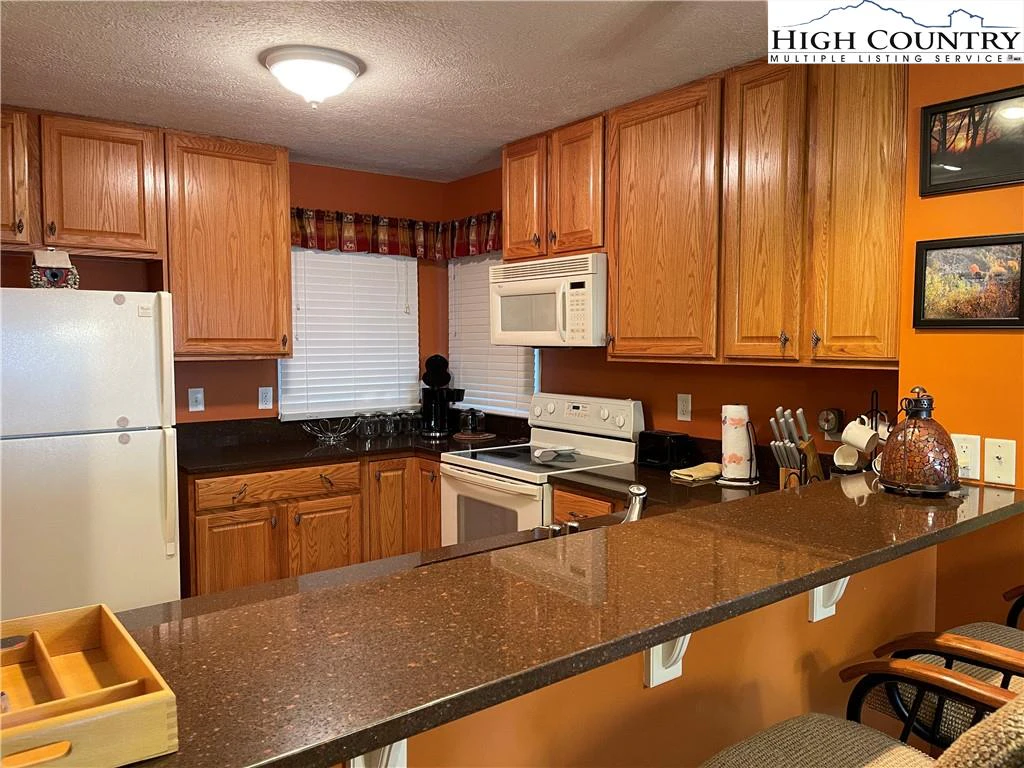 Image number 2 for the current listing