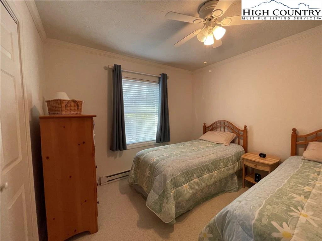 Image number 12 for the current listing