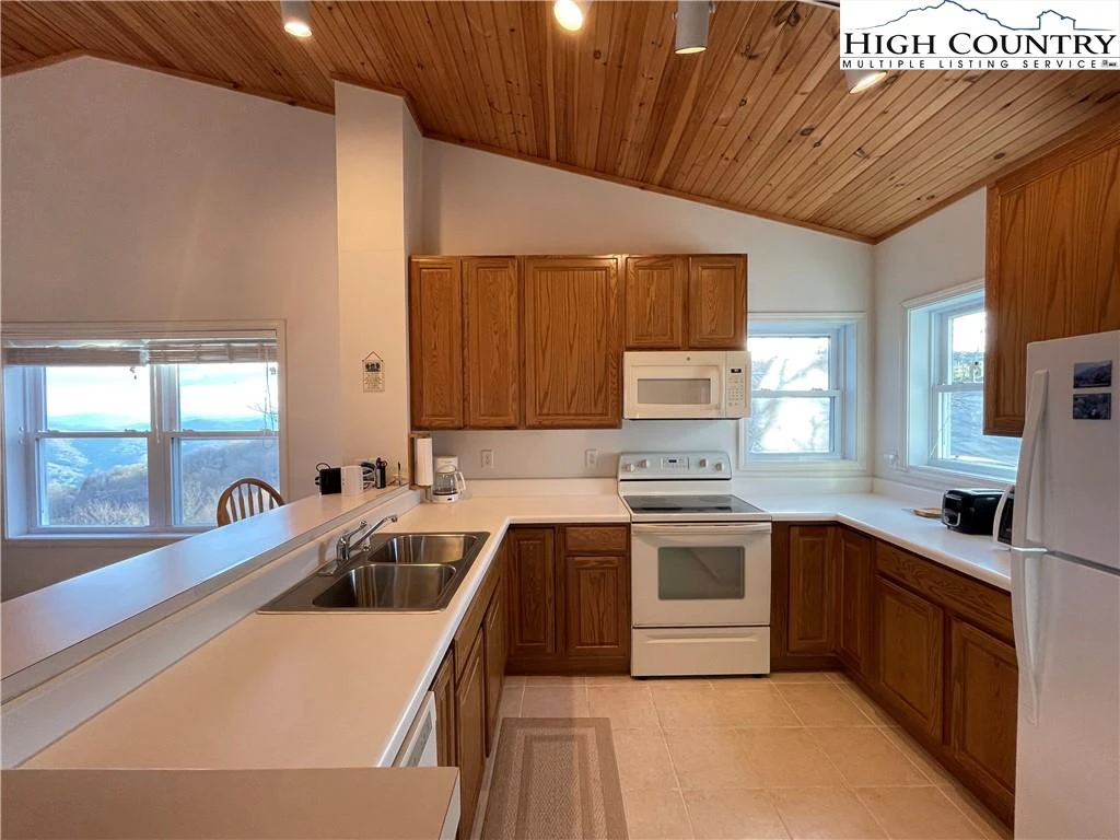 Image number 18 for the current listing