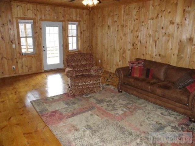 Image number 20 for the current listing