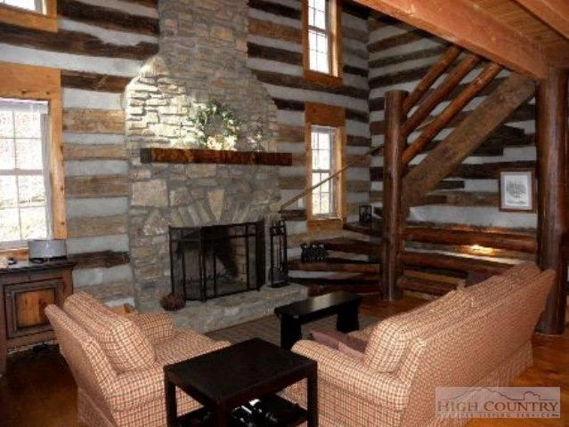 Image number 16 for the current listing