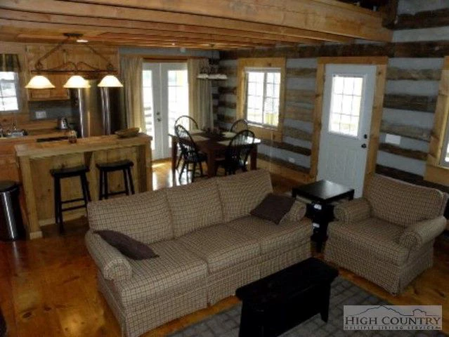Image number 18 for the current listing