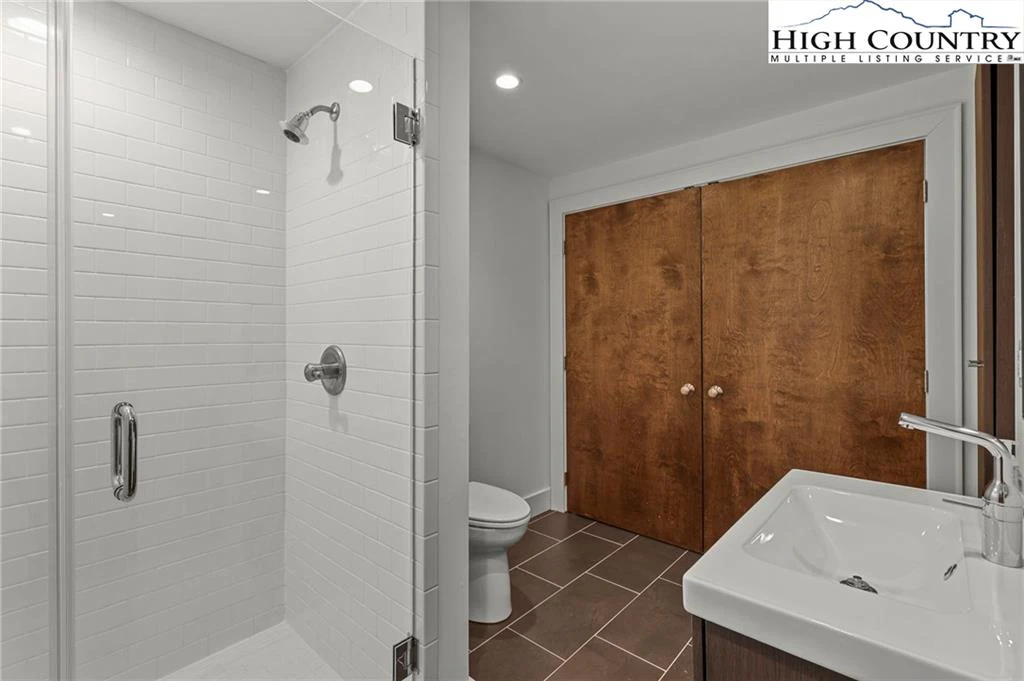 Image number 3 for the current listing