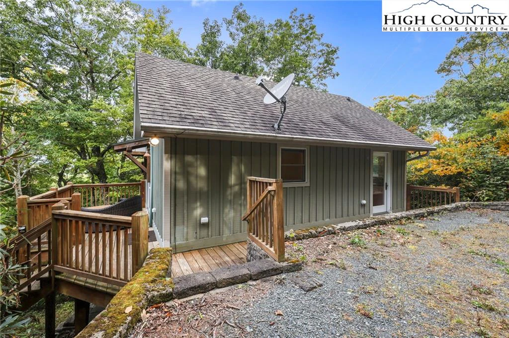 Image number 17 for the current listing