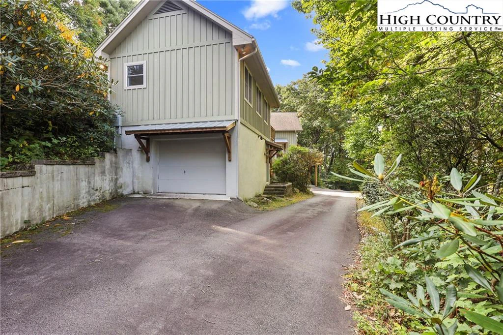 Image number 18 for the current listing