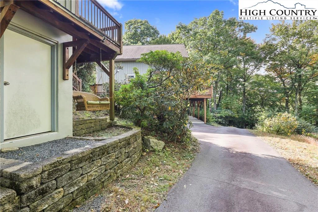 Image number 19 for the current listing
