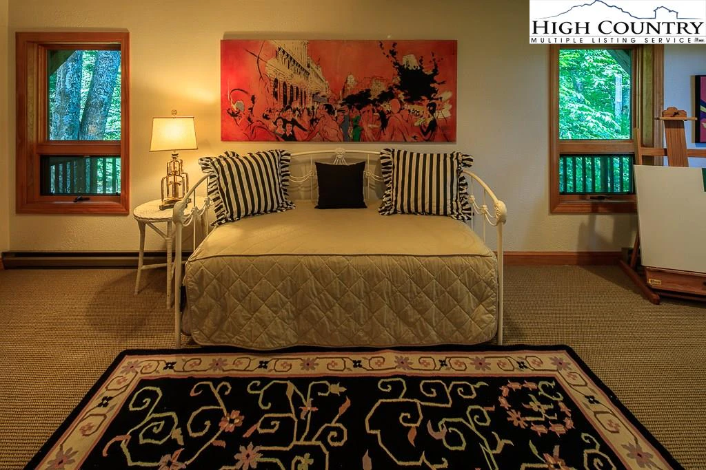 Image number 3 for the current listing