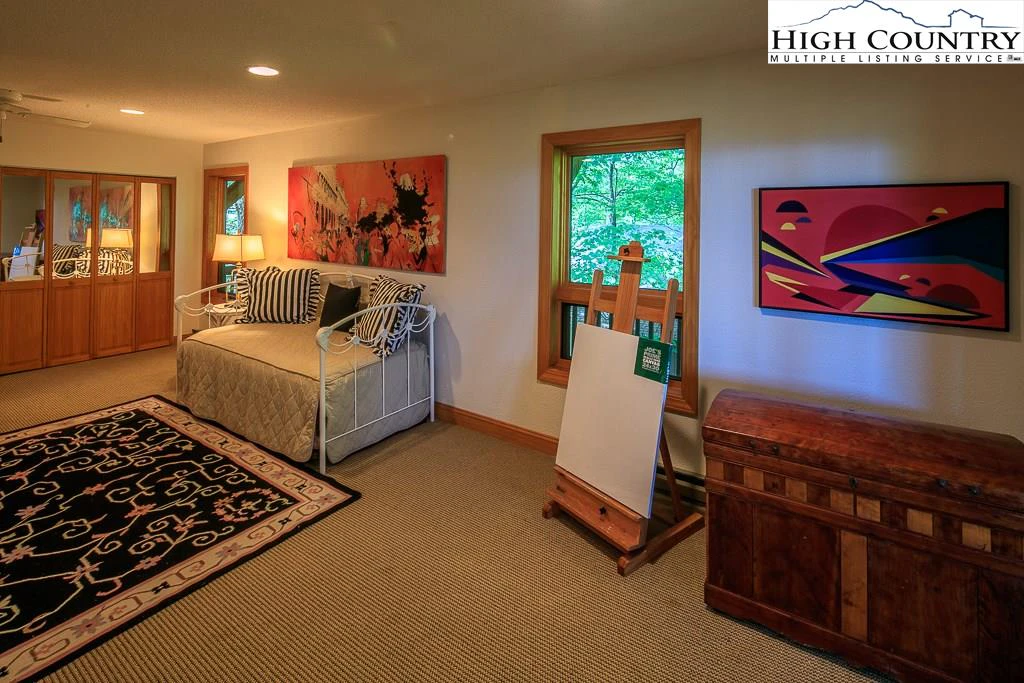 Image number 4 for the current listing