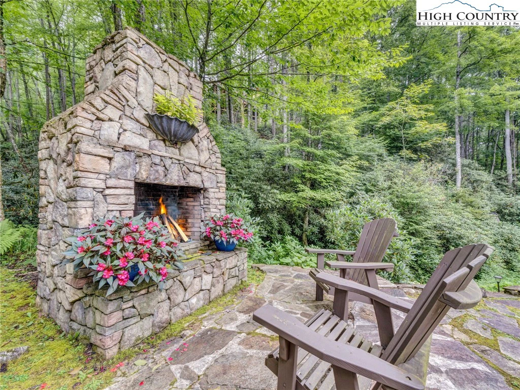 Image number 16 for the current listing