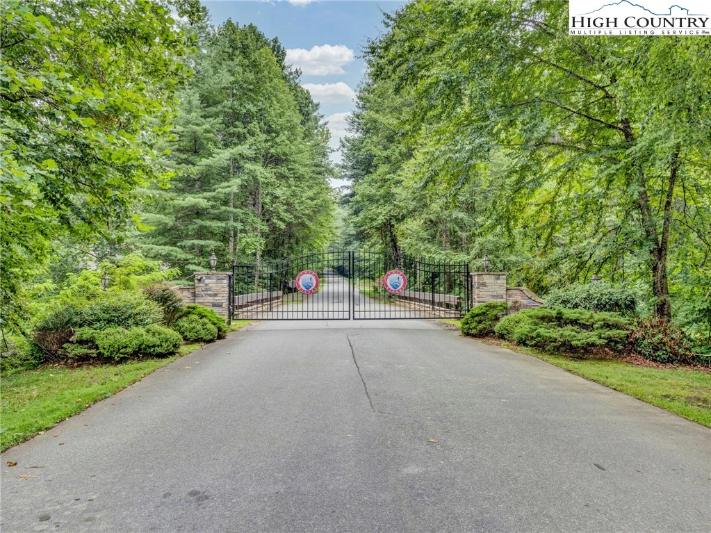 Image number 21 for the current listing