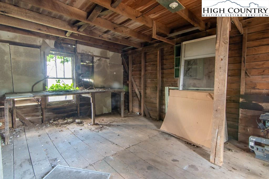 Image number 18 for the current listing