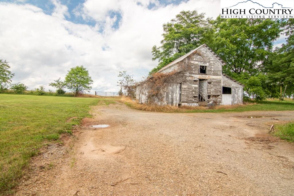 Image number 28 for the current listing