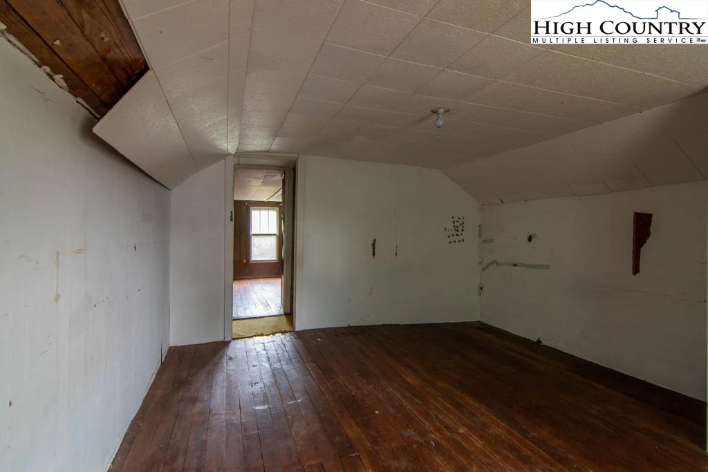 Image number 21 for the current listing