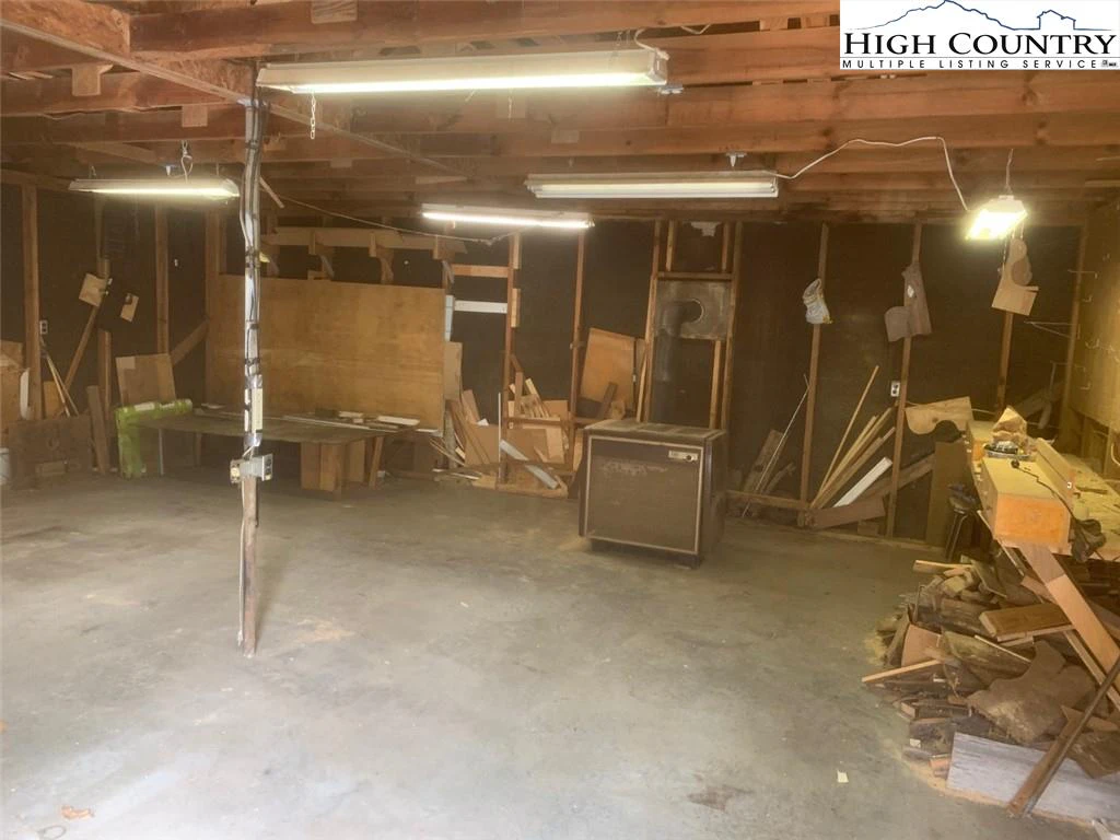 Image number 14 for the current listing